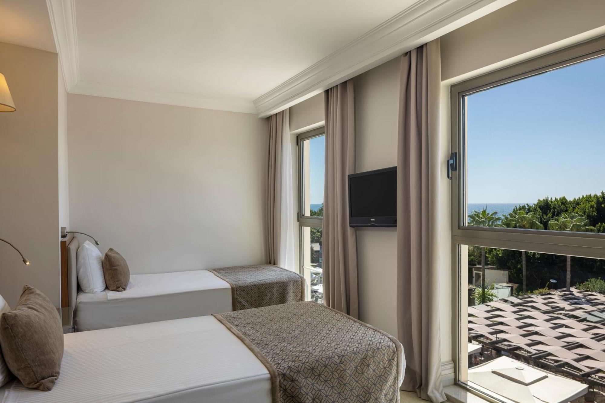 Connecting Family Room Sea View
